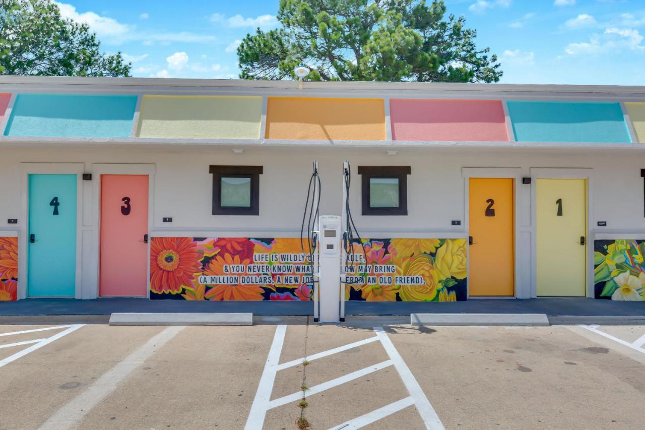 Hotel Mccoy - Art, Libations, Pool Society College Station Exterior foto
