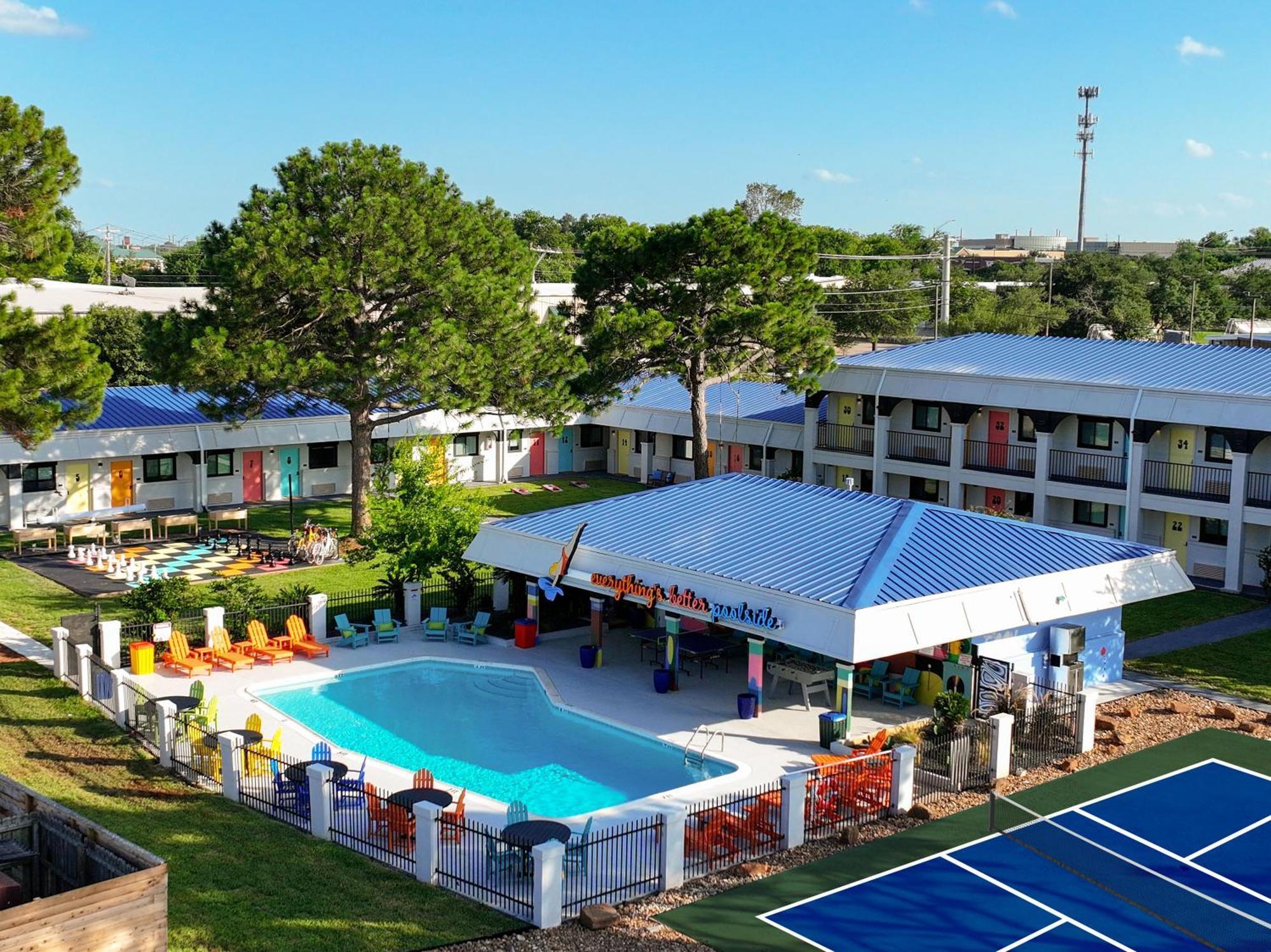 Hotel Mccoy - Art, Libations, Pool Society College Station Exterior foto